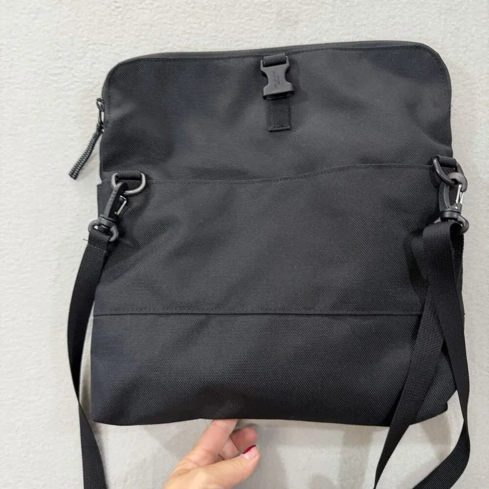 TIMBUK2 Page Crossbody Black Fold Over Bag Satchel Utility Gorpcore Travel